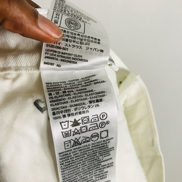 Levi’s High Rise Shorts - Picture 8 of 9